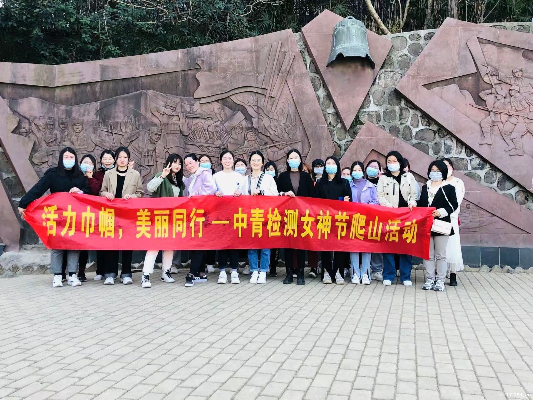 1646730125561847.jpg 山顶合影.jpg